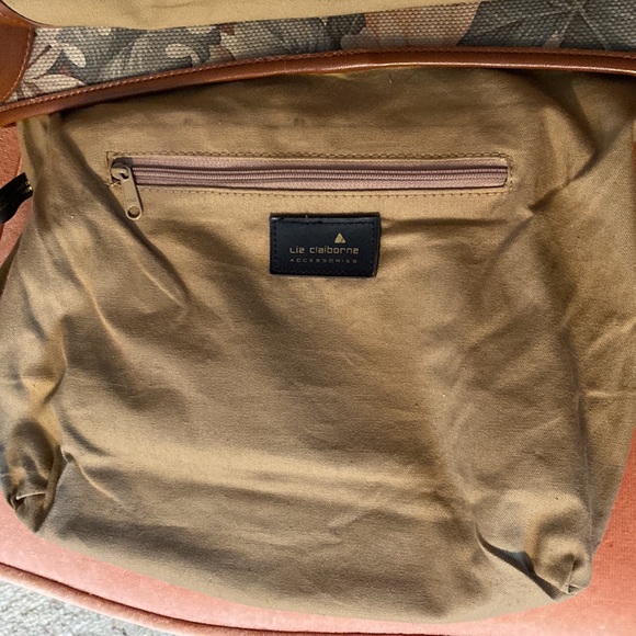 Liz Claiborne handbag. Good used condition. - Picture 6 of 11